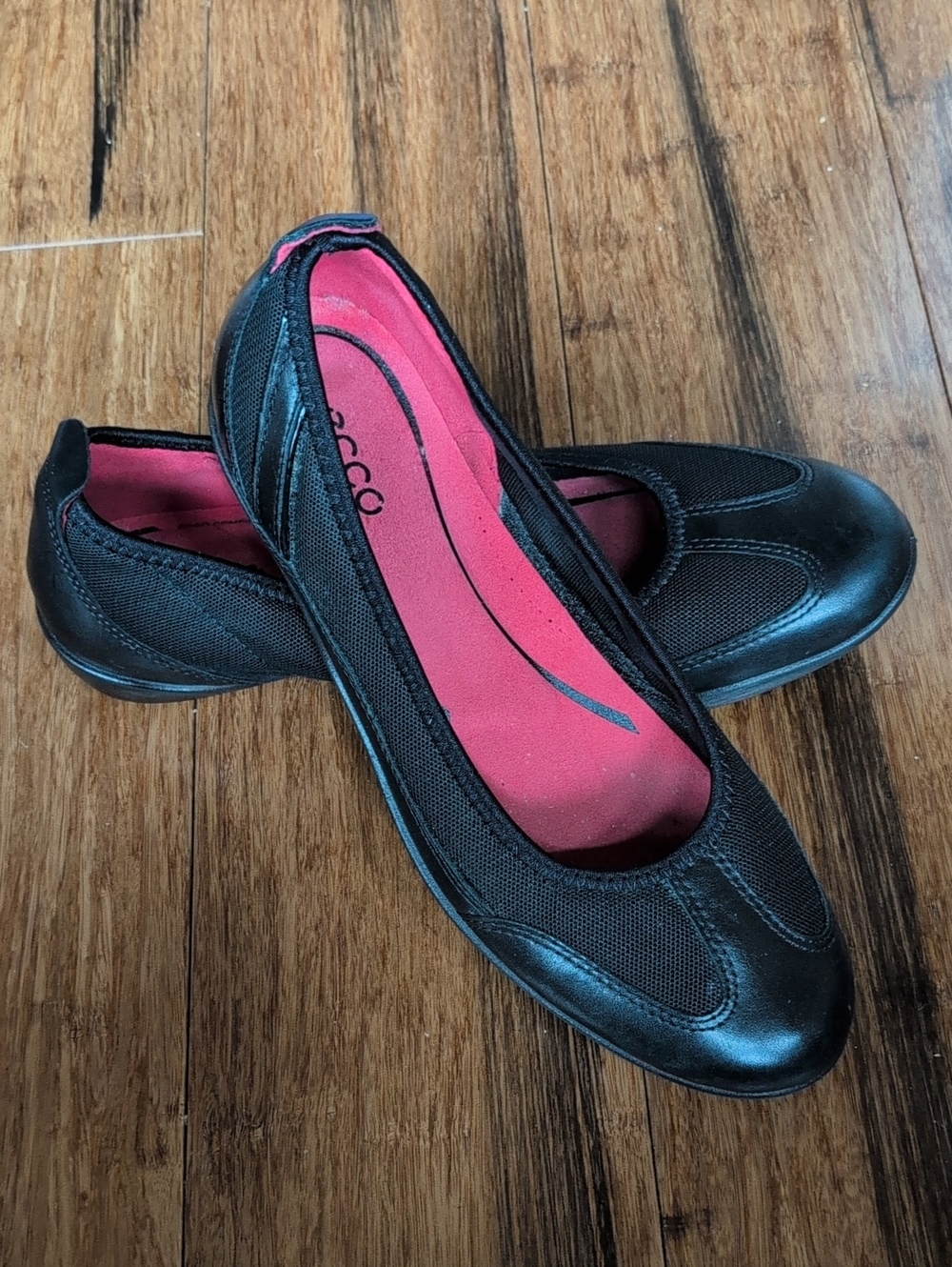 Ecco Black Ballet Flats